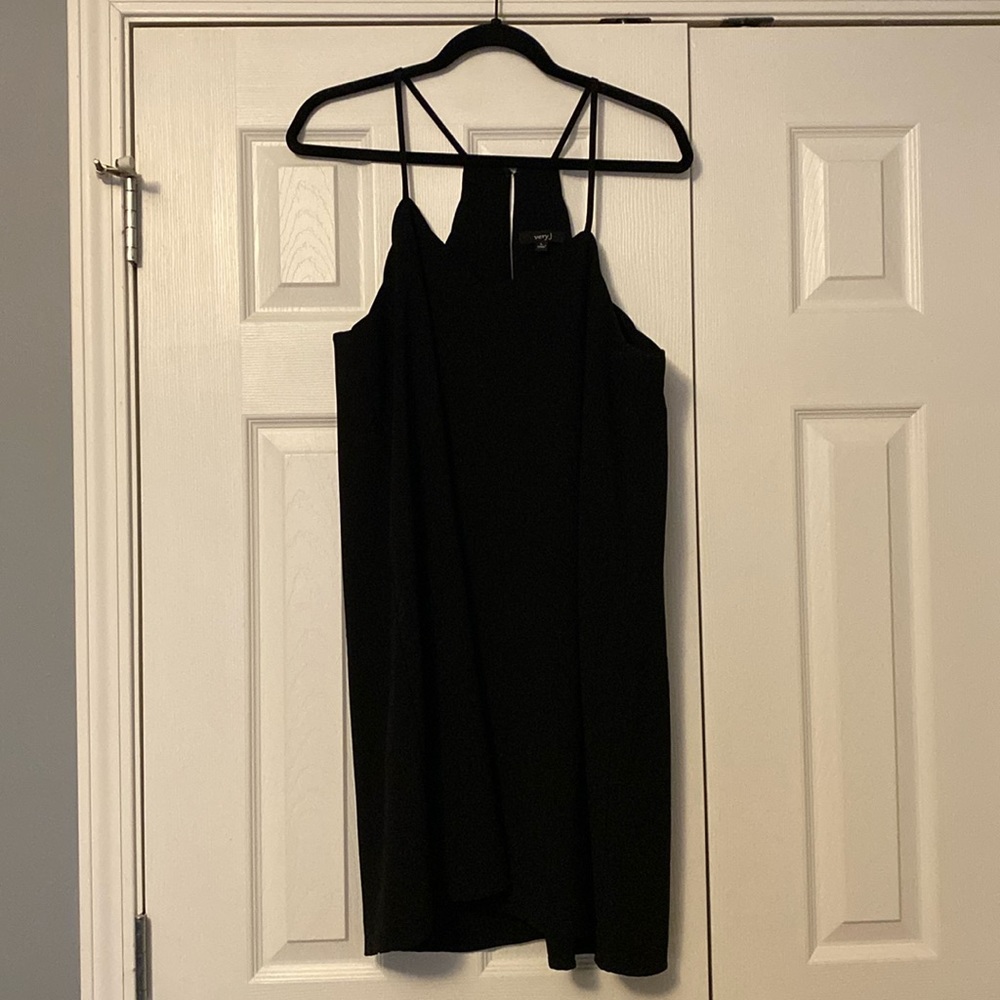 very J Black Vneck scalloped swing dress size L